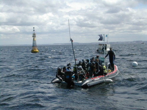 2 bateaux du SVPCA et GCOB sont au dessus de l'épave