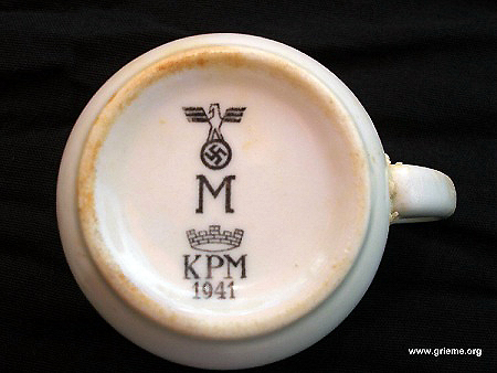 Tasse offerte par le GRIEME à l'association Jubilée