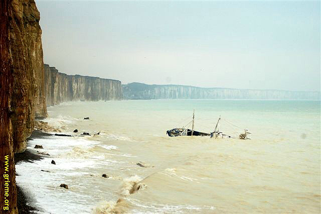 Au pied des falaise de la Côte d'Albatre