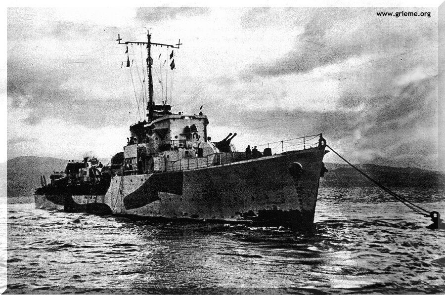 La Combattante au mouillage