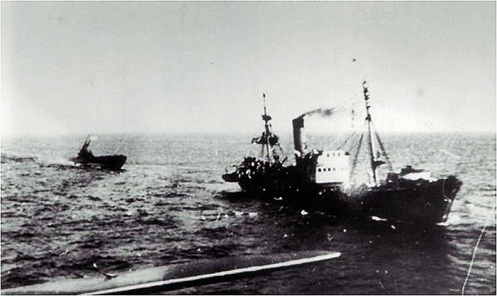 UJ 128 remorque le SEAL