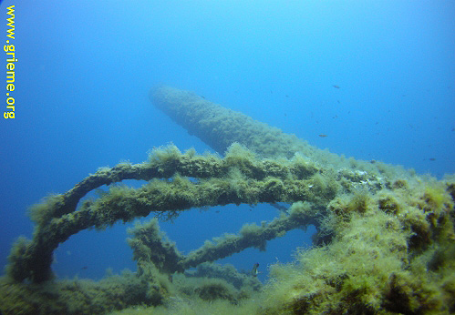 Mât qui pointe vers le ciel